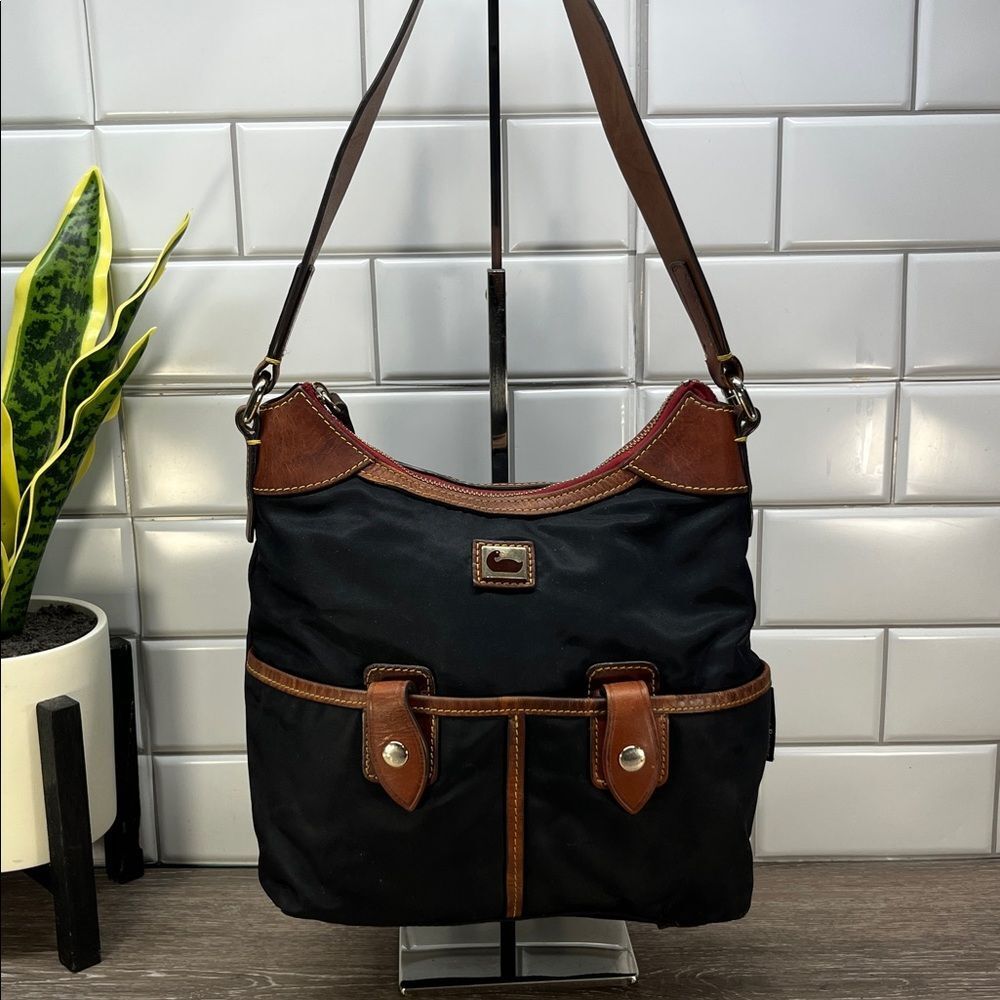 6785 DOONEY & BOURKE BLACK NYLON CROSSBODY 257676785